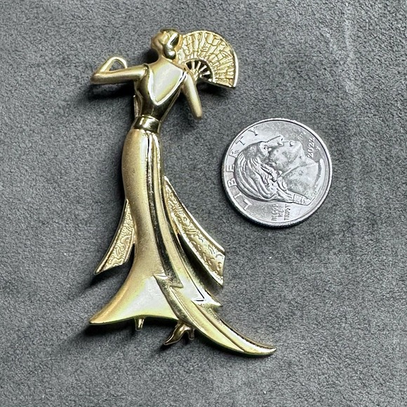 Vintage JJ 1988 Jonette Goldtone Woman Fan Brooch Pin – Formal Evening Jewelry - Picture 6 of 6